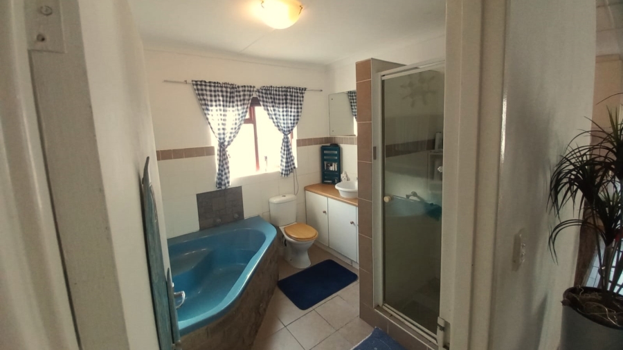 4 Bedroom Property for Sale in Britannia Bay Western Cape